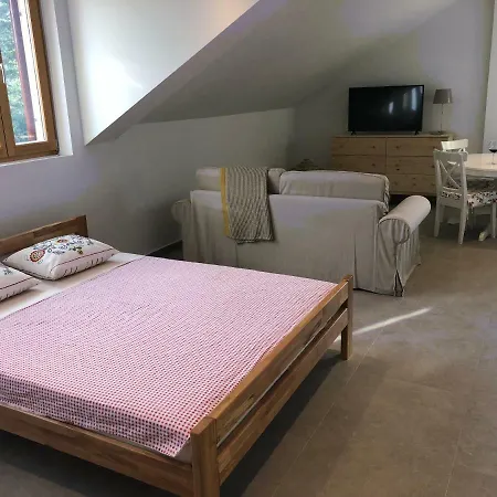 Buga In Center Of Apartament