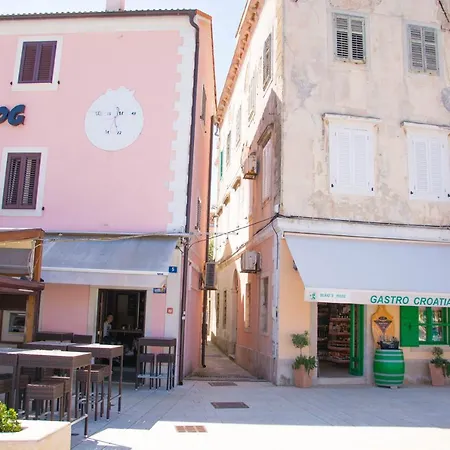 Buga In Center Of Apartment