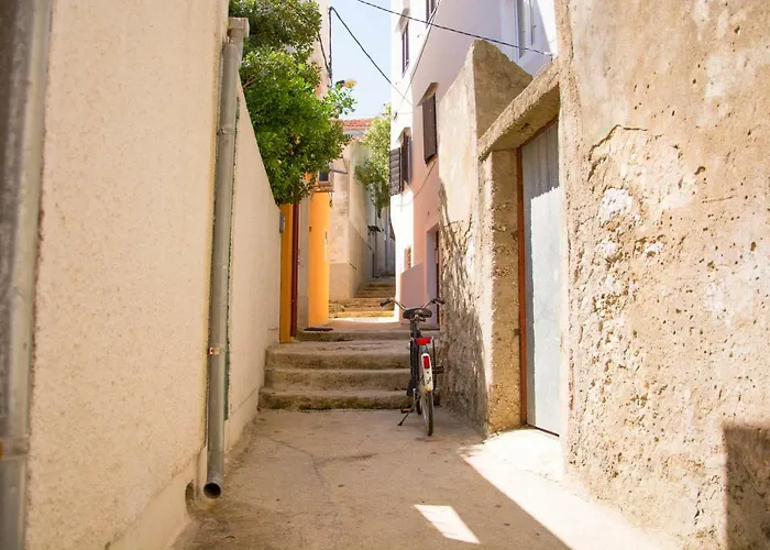 Buga In Center Of Мали-Лошинь