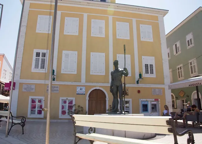 Buga In Center Of Мали-Лошинь