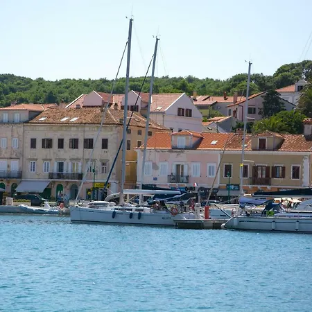 Buga In Center Of Apartamento Mali Lošinj
